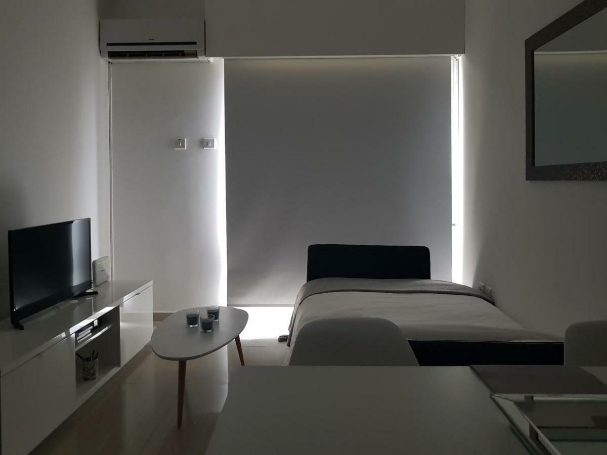 City Pearl - Modern 2 Bed Sea View Apt In City Centre Lemesos Exteriér fotografie