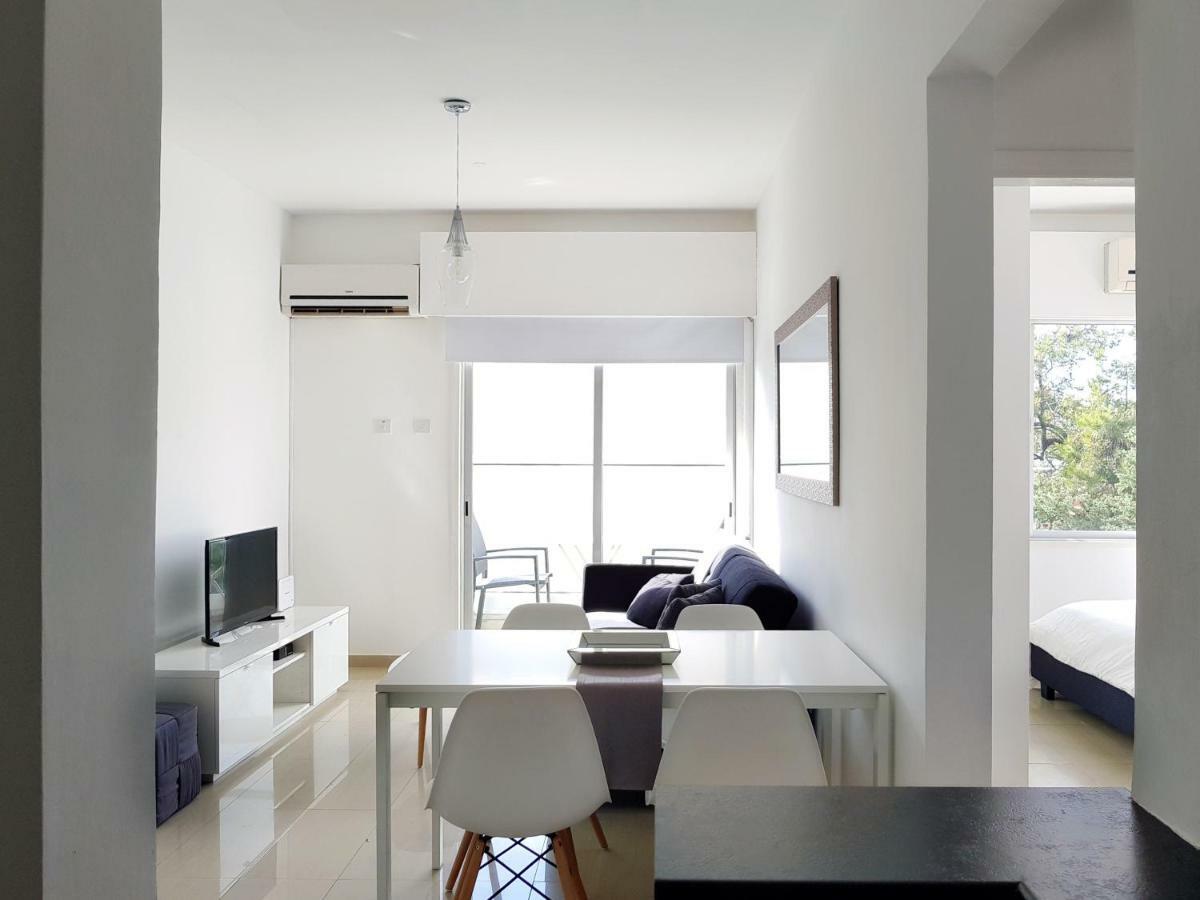 City Pearl - Modern 2 Bed Sea View Apt In City Centre Lemesos Exteriér fotografie