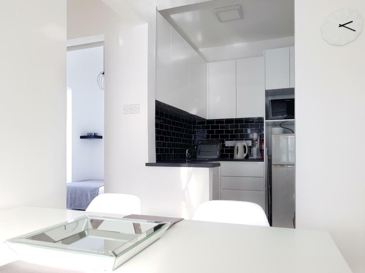 City Pearl - Modern 2 Bed Sea View Apt In City Centre Lemesos Exteriér fotografie